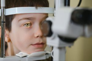 Як часто потрібно перевіряти зір дорослим та дітям?